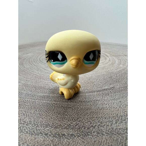 Littlest Pet Shop LPS #512 Pigeon Yellow Aqua Diamond Eyes 2007 - Picture 1 of 6